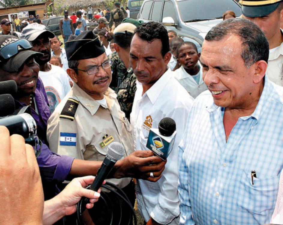 Periodista denuncia a policías por agresión