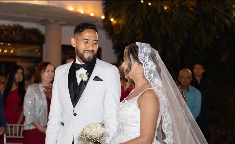 Jugador de Lobos de la UPN se casa en plena lucha por no descender