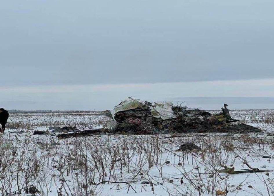 Primeras imágenes del accidente de un avión ruso en el que iban 65 prisioneros ucranianos