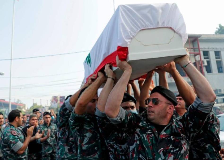 FOTOS: Beirut entierra a sus víctimas mientras espera un nuevo gobierno  