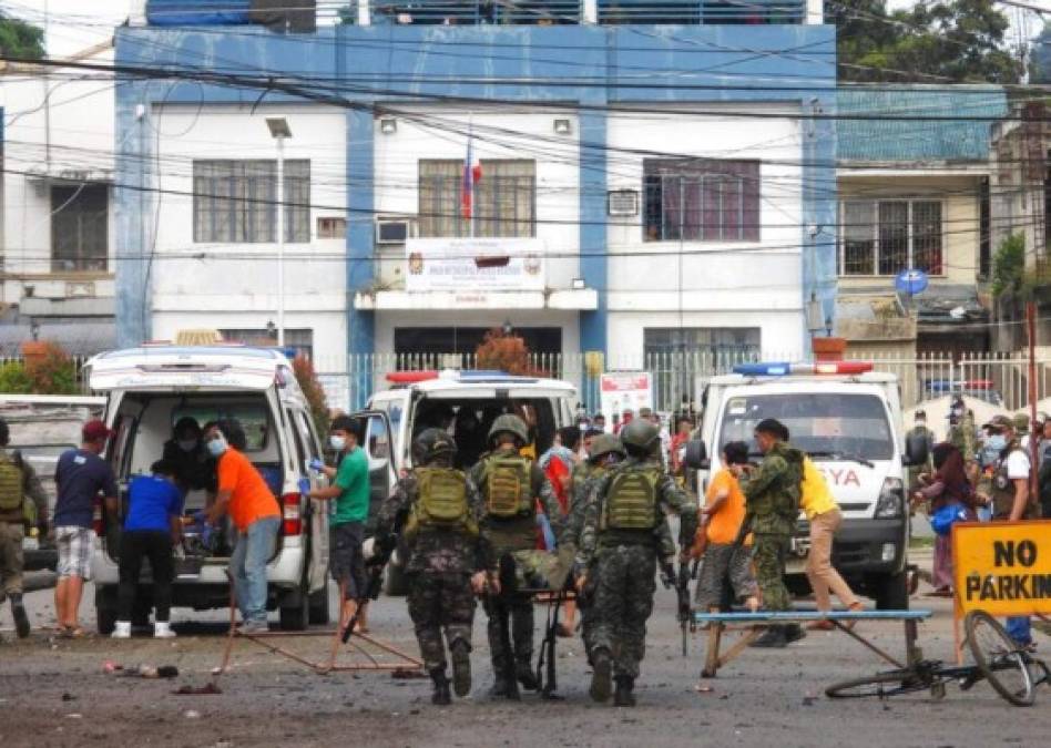 Las desoladoras imágenes que dejó doble atentado en Filipinas   