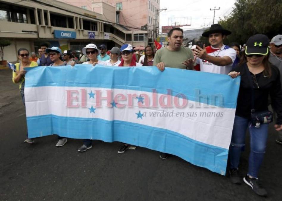 Gremios y sociedad civil marchan molestos tras cancelación de la Maccih