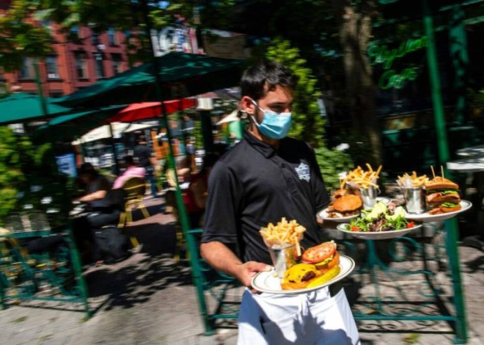 Conozca las teorías falsas detrás de los antimascarillas (FOTOS)  