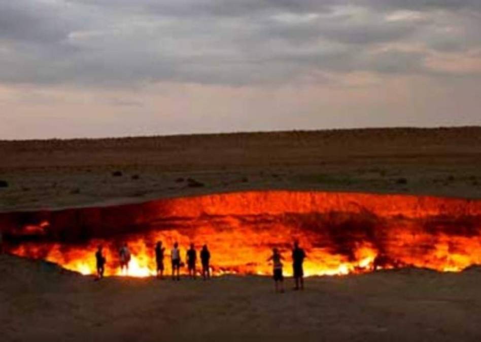 La misteriosa Puerta del infierno, un cráter que crece y arde sin parar (FOTOS)  