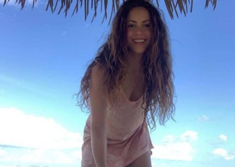 Shakira y sus fotos más sensuales en bikini a los 43 años  