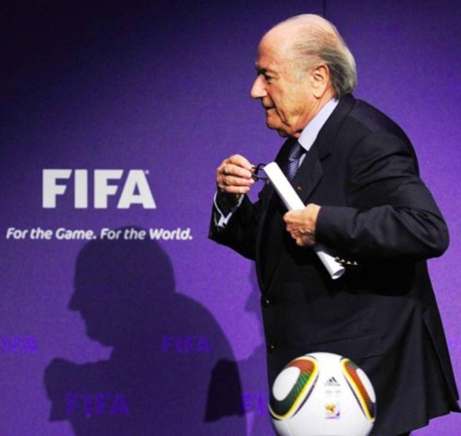 Joseph Blatter renuncia a la presidencia de la FIFA