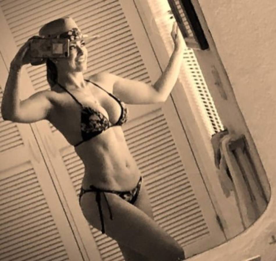 FOTOS: Aracely Arámbula espera a su 'Rey' en diminuto bikini