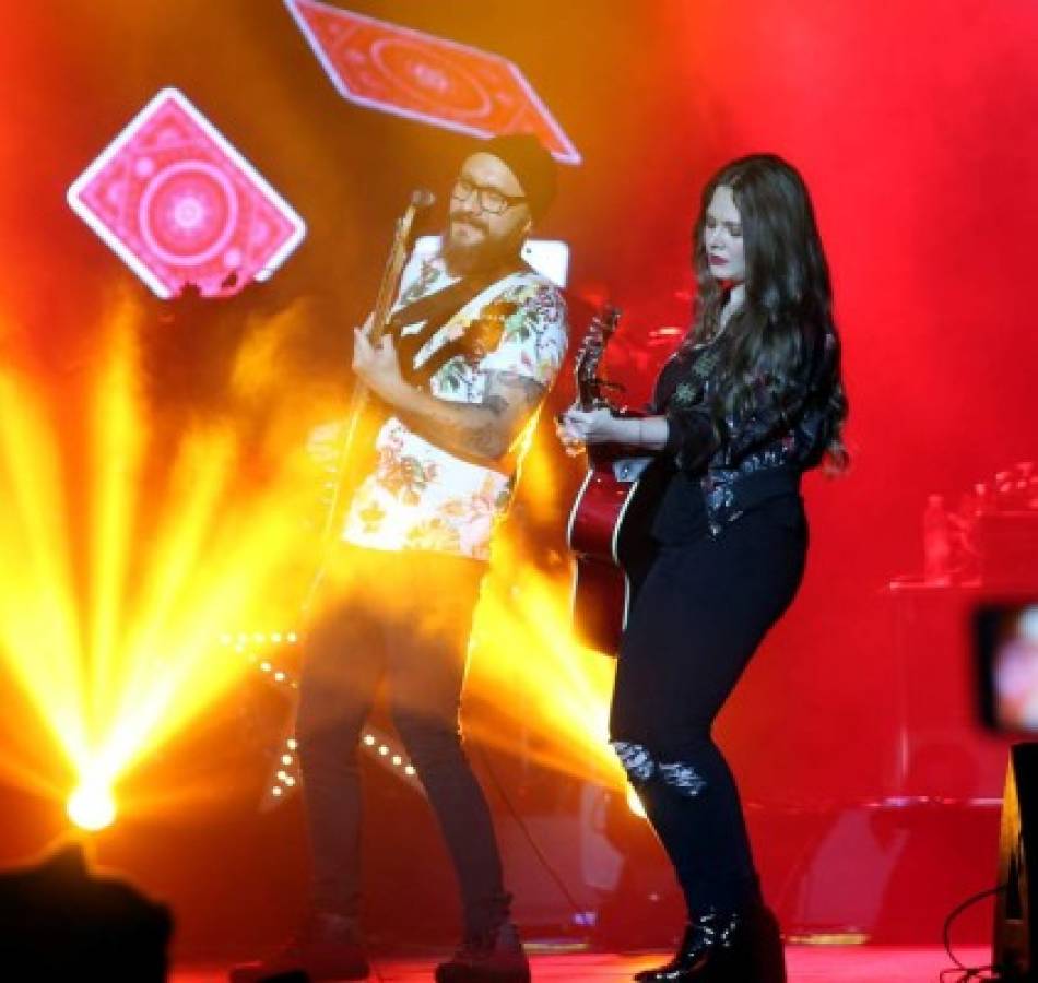 Jesse y Joy enamoraron a los capitalinos con su tour 'Un besito más ”