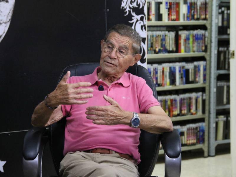 Nació en un pequeño pueblo español, creció entre siete hermanos y con el campo como parte de su vida. Años después llegó a Honduras y encontró en sus palabras una razón para quedarse.