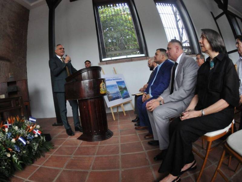 La emisión “Lagos y Lagunas” fue presentada en Tegucigalpa como un homenaje a los vínculos diplomáticos entre Honduras y República Dominicana, establecidos hace 102 años.