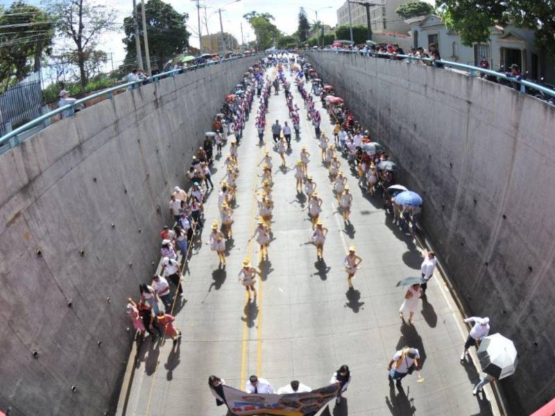 Desde distintos puntos del Distrito Central, los niños salieron a desfilar con alegría y fervor patrio como parte de las actividades por los 205 años de independencia.