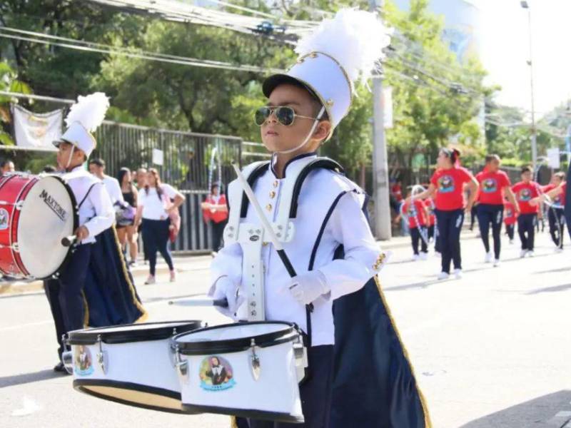 Las rutas de los desfiles patrios permanecerán cerradas este domingo desde las 6:00 , por lo que la AMDC pidió utilizar vías alternas.