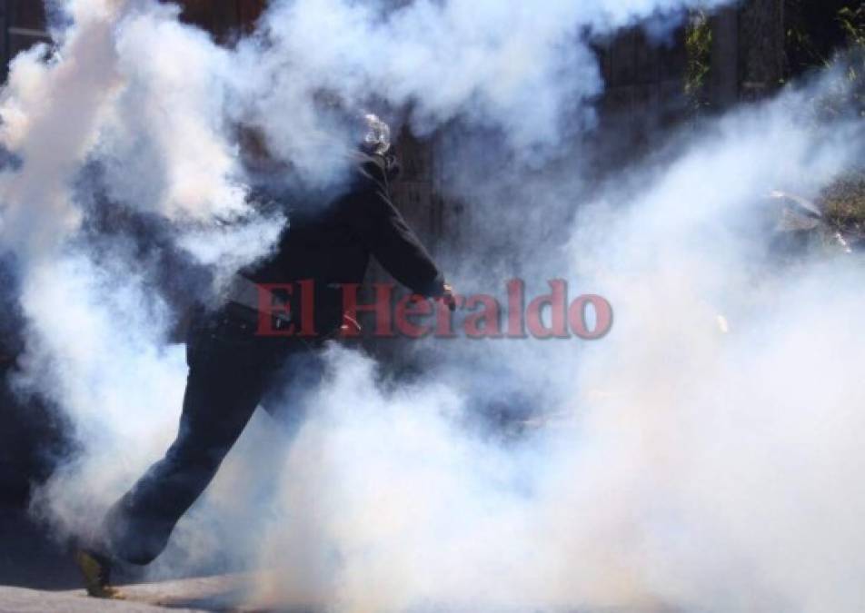 Lluvia de piedras en las tomas realizadas en la salida al sur por la Alianza de Oposición