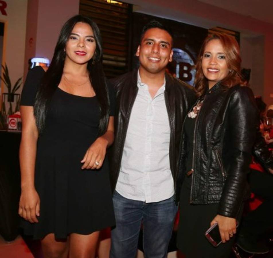 Con música inauguran el nuevo Rumba Burger