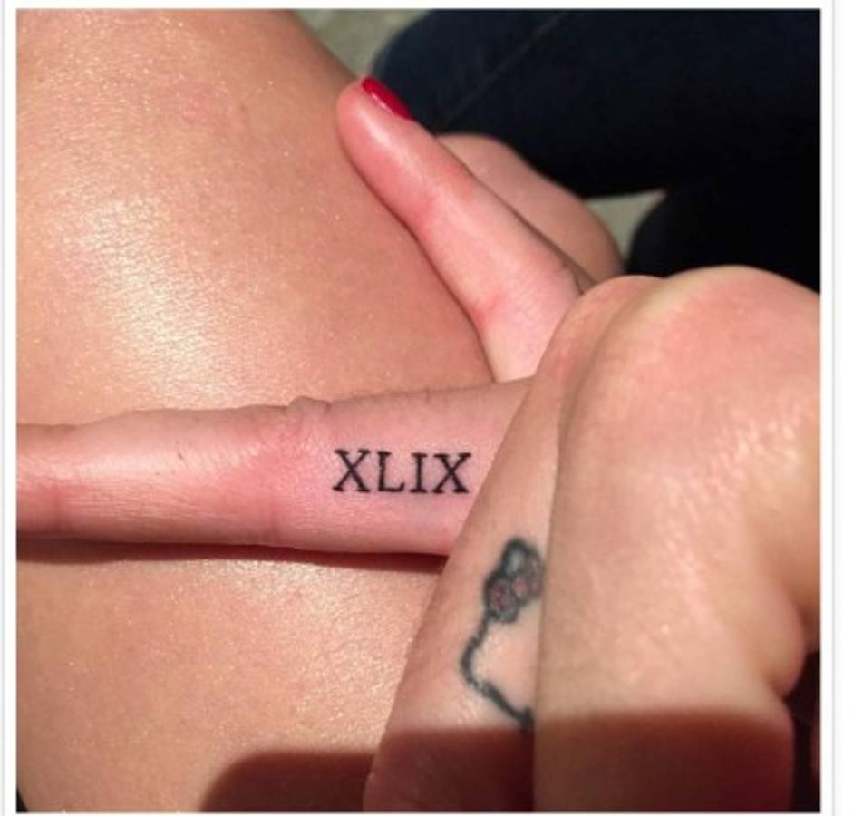 Katy Perry tatúa su paso por el Super Bowl