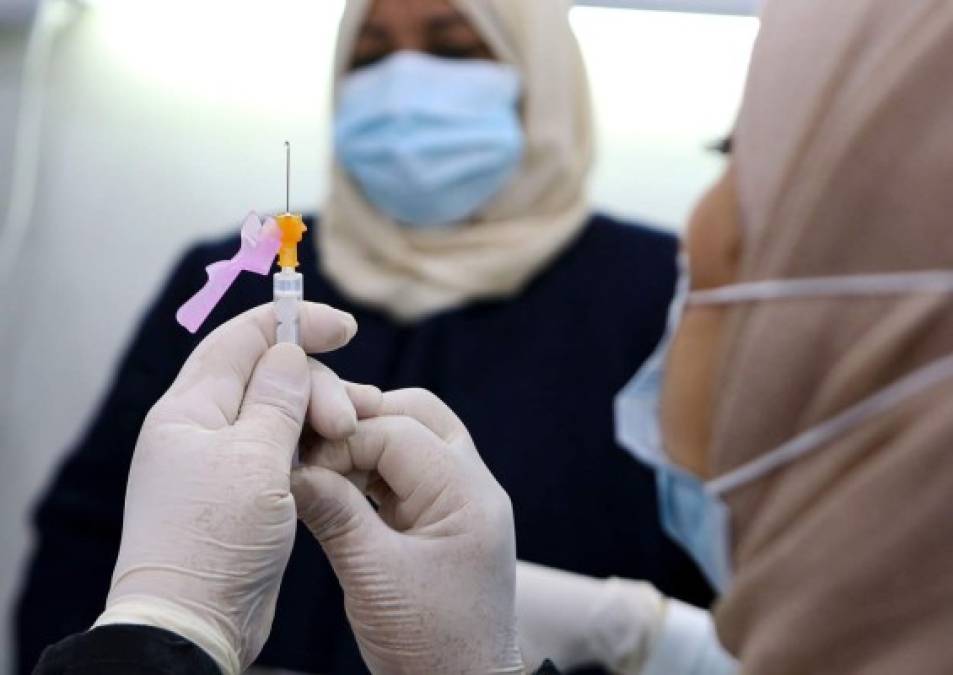Las imágenes de un mundo esperanzado ante llegada de la vacuna contra el covid