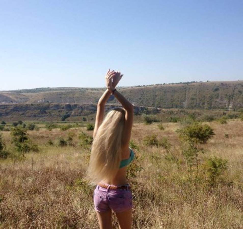 'Barbie humana' asusta a seguidores filmándose de forma extraña