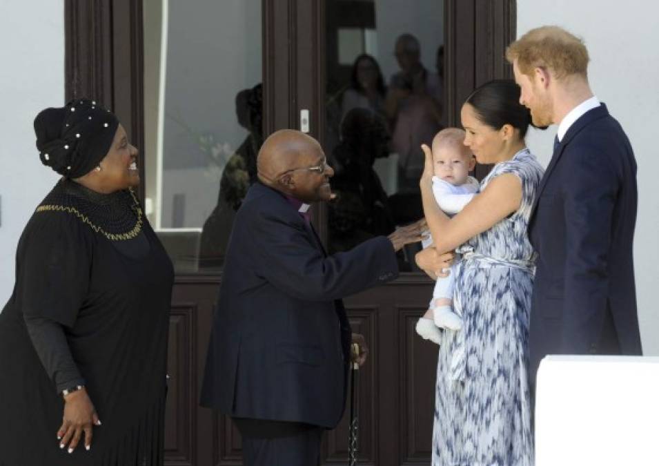 FOTOS: Archie, hijo de Meghan y Harry conquista Sudáfrica en su primera salida oficial   