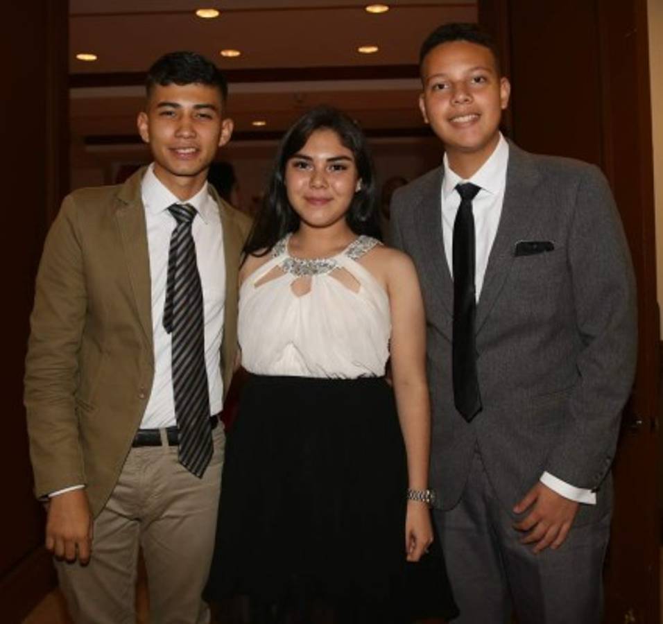 noche de recuerdo entre compañeros