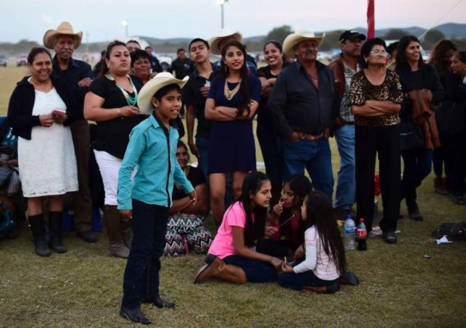 FOTOS: Entre excesos y un muerto, Rubí festejó sus 15 años junto a miles de desconocidos