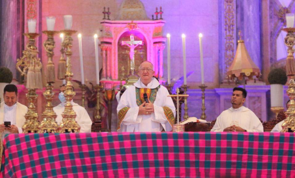 Con tambores y cantos, así se celebró la misa garífuna en honor a la Virgen de Suyapa