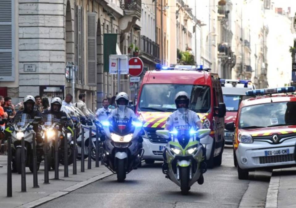 Las imágenes de la explosión de un paquete bomba en Lyon, Francia