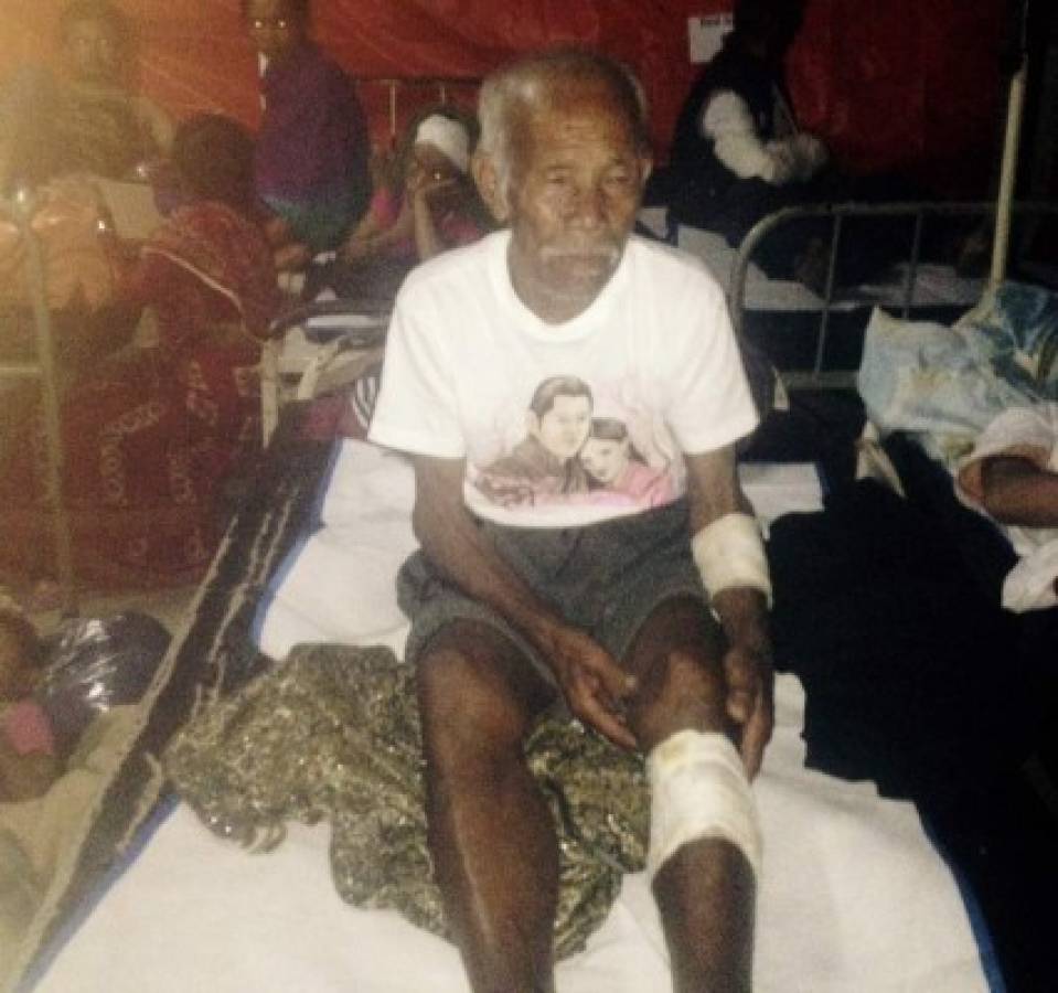 Anciano de 101 años sobrevivió una semana bajo escombros en Nepal