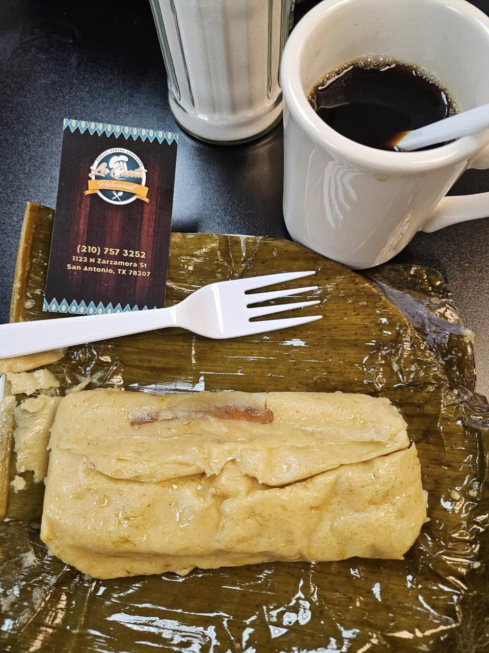 Dentro de los platillos que ofrecen a su público, están la deliciosa comida típica hondureña.