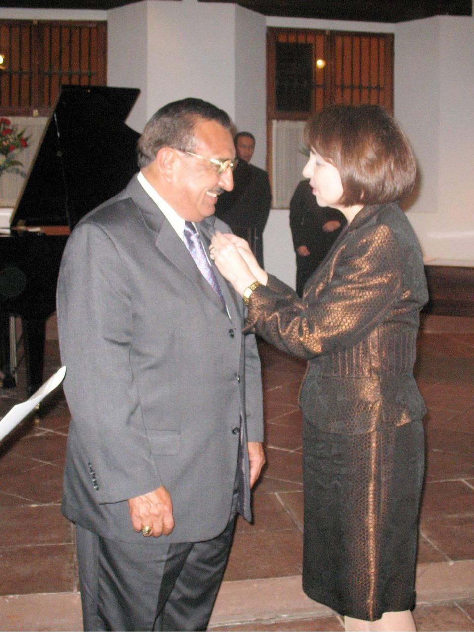 En 2008, Nahúm Valladares recibió la Brassavola de Oro, en reconocimiento a su trayectoria y aporte a la comunicación hondureña, entregada por el Museo del Hombre.