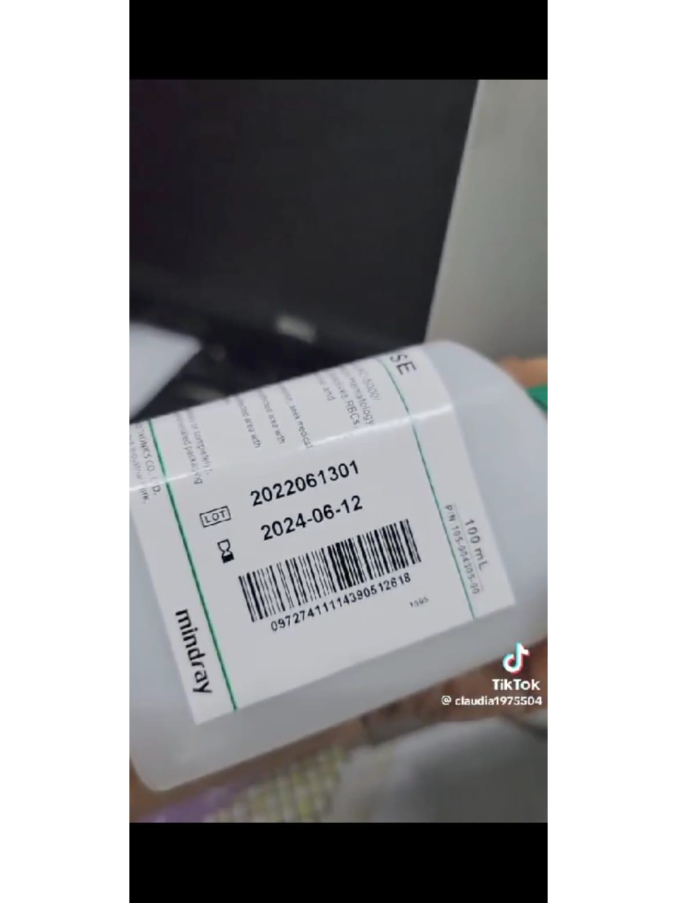 En el video, una técnica de laboratorio de El Sitio que fue a realizar exámenes al Hato de Enmedio por falta de personal denunció que los reactivos estaban vencidos, por lo que se negó a realizar hemogramas.