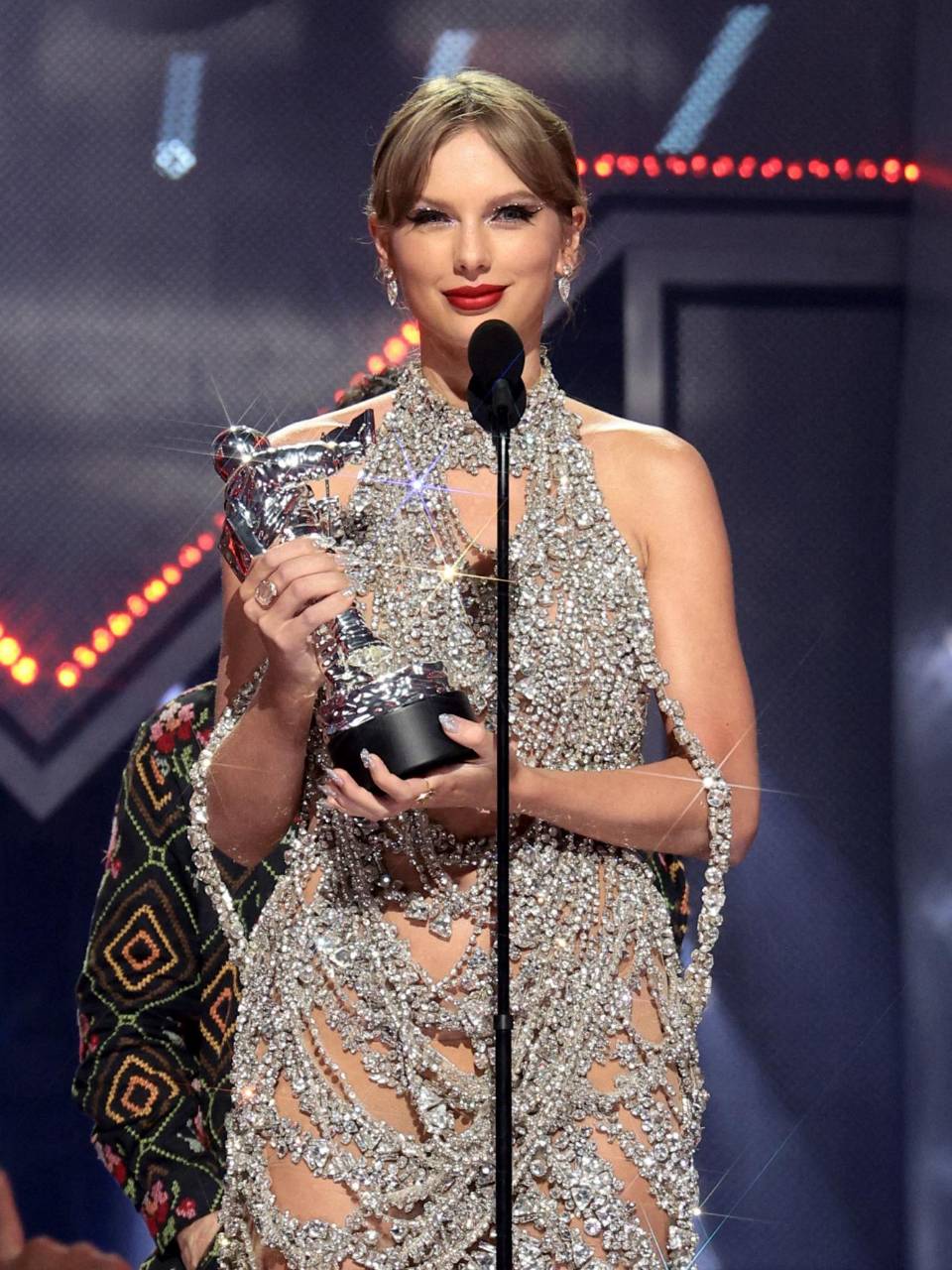 La artista aprovechó para anunciar el lanzamiento el 21 de octubre de su próximo disco