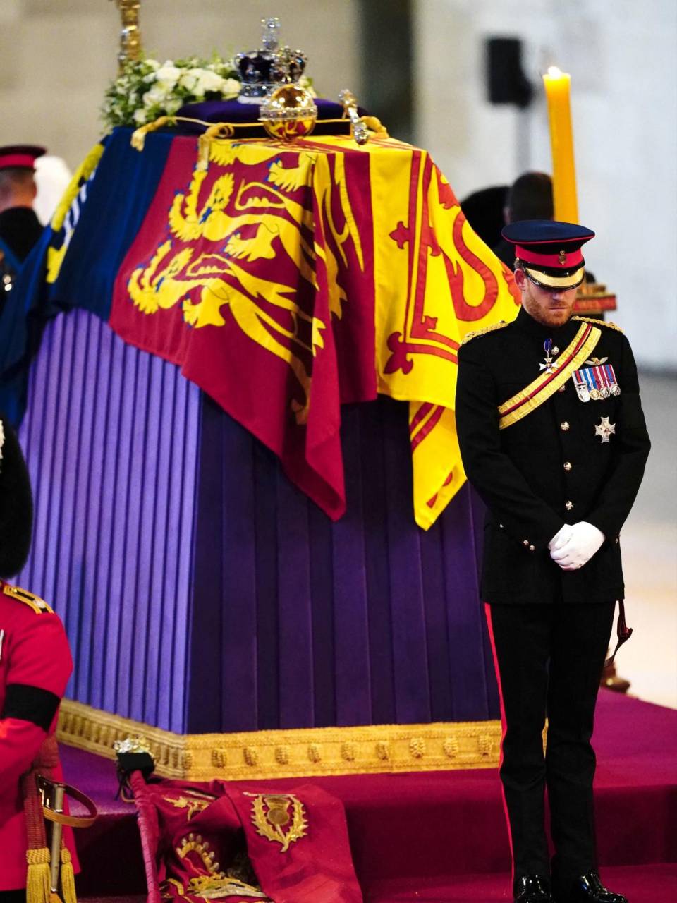 El rey Carlos III le permitió a Harry utilizar su uniforme militar para la Vigilia de los Príncipes.
