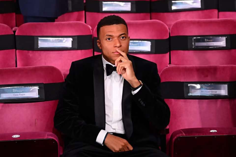 Mbappé y Lamine Yamal sufren: Los memes tras entrega del Balón de Oro 2026