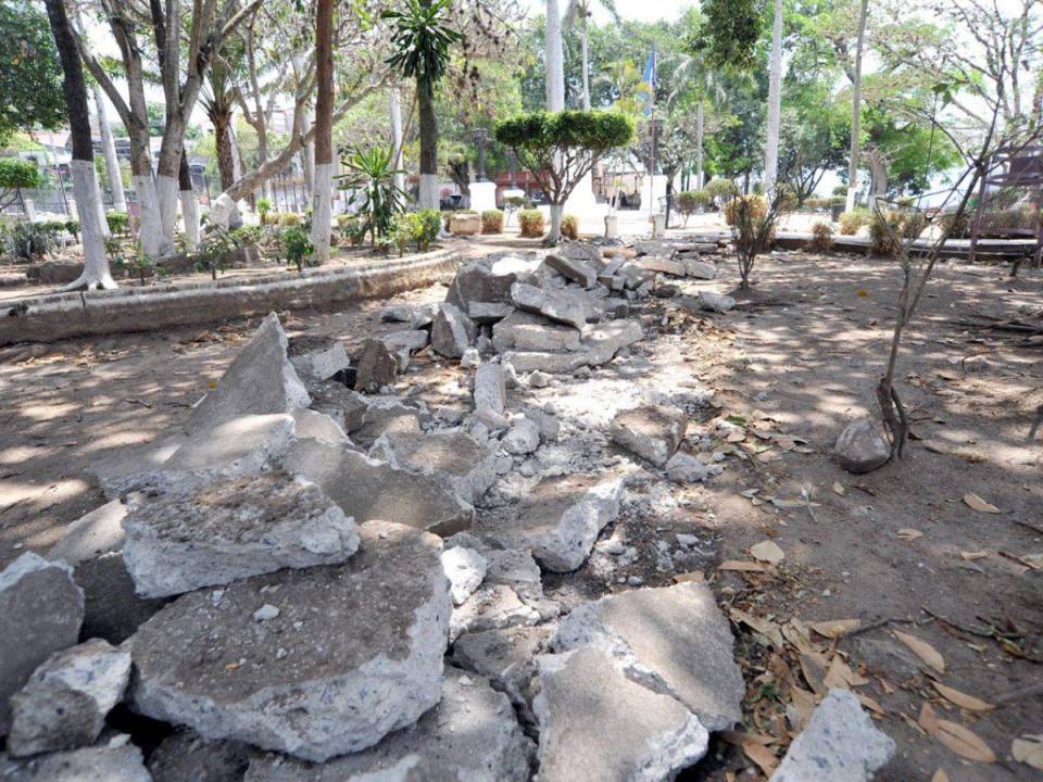 Los trabajos para restaurar el parque La Leona y dar un nuevo rostro a este espacio público comenzaron en esta semana.