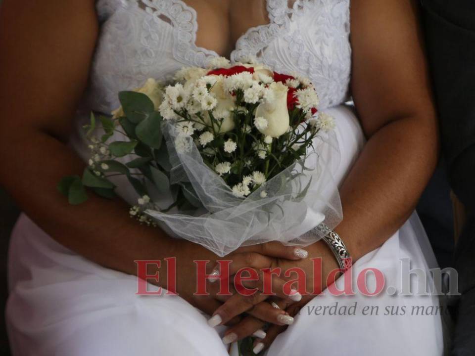 Treinta parejas se dan el “sí acepto” en las bodas gratis de la capital
