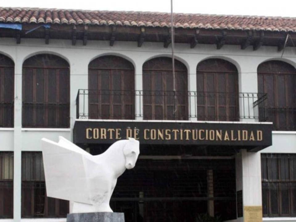 La Corte de Constitucionalidad de Guatemala (CC) suspendió la adjudicación de cargos tras elecciones.