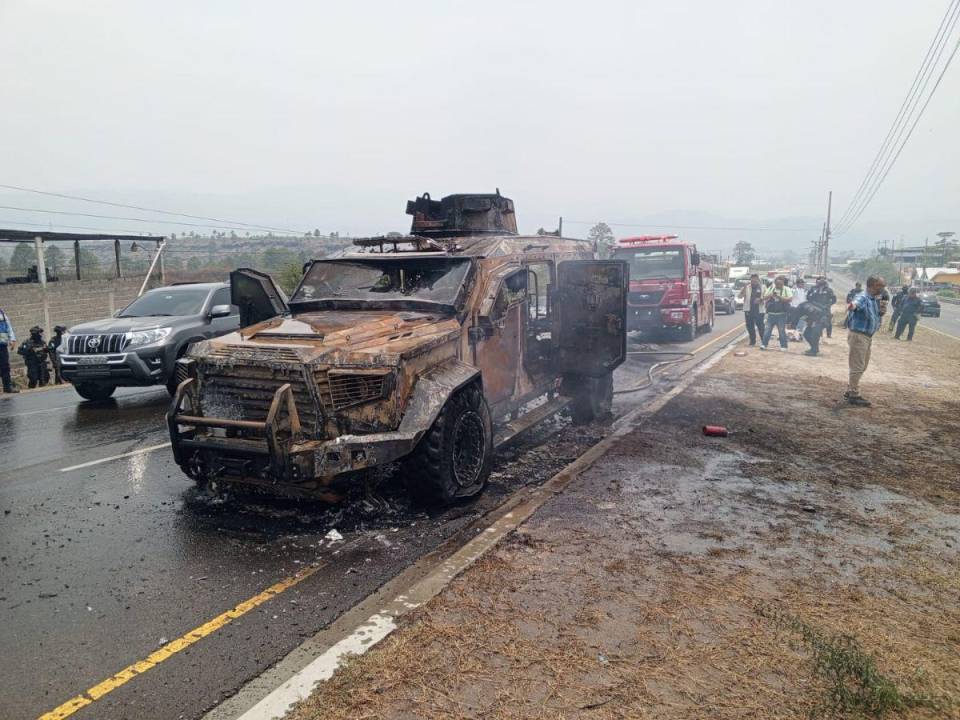 Una Black Mamba se incendió la mañana de este miércoles 15 de mayo en la carretera CA-5, a la altura del valle de Amarateca. A continuación las imágenes de cómo quedó la unidad.