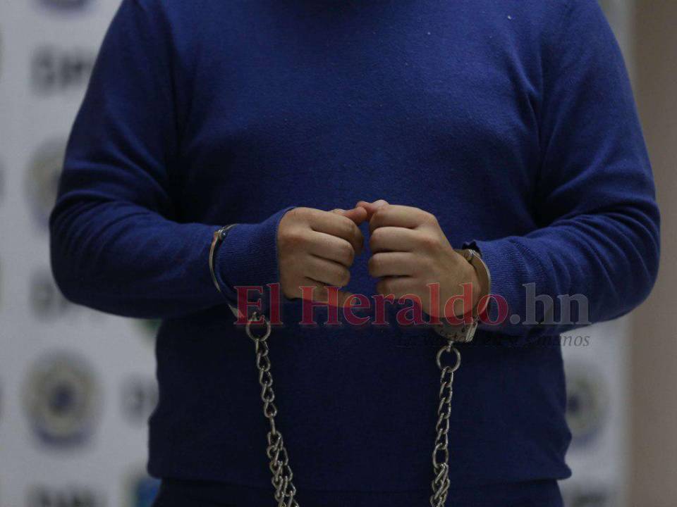 EL HERALDO Plus revisó las esposas o aros de presión para transporte utilizados para aprehender a JOH.