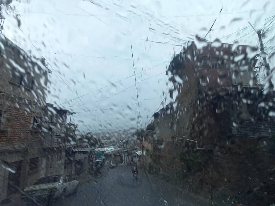 El director de Cenaos explicó que tras una leve disminución el jueves, se espera que las lluvias regresen con fuerza el viernes.