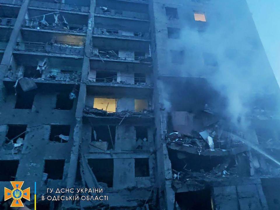 Los misiles fueron disparados a primera hora del viernes contra un edificio de apartamentos y un centro recreativo.