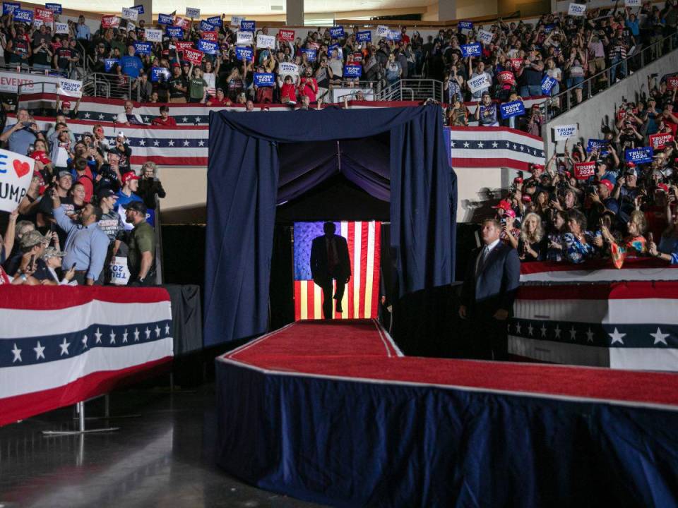 El expresidente Donald J. Trump lleva a cabo un mitin en la Erie Insurance Arena en Erie, Pensilvania, el 29 de julio de 2023.