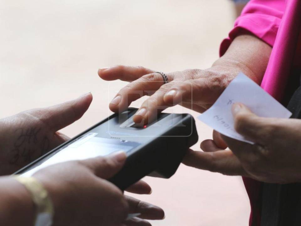 En Tegucigalpa, capital de Honduras, es donde más se registran fallas en el sistema biométricos. Personal del CNE deben seguir los protocolos correspondientes en estos casos.