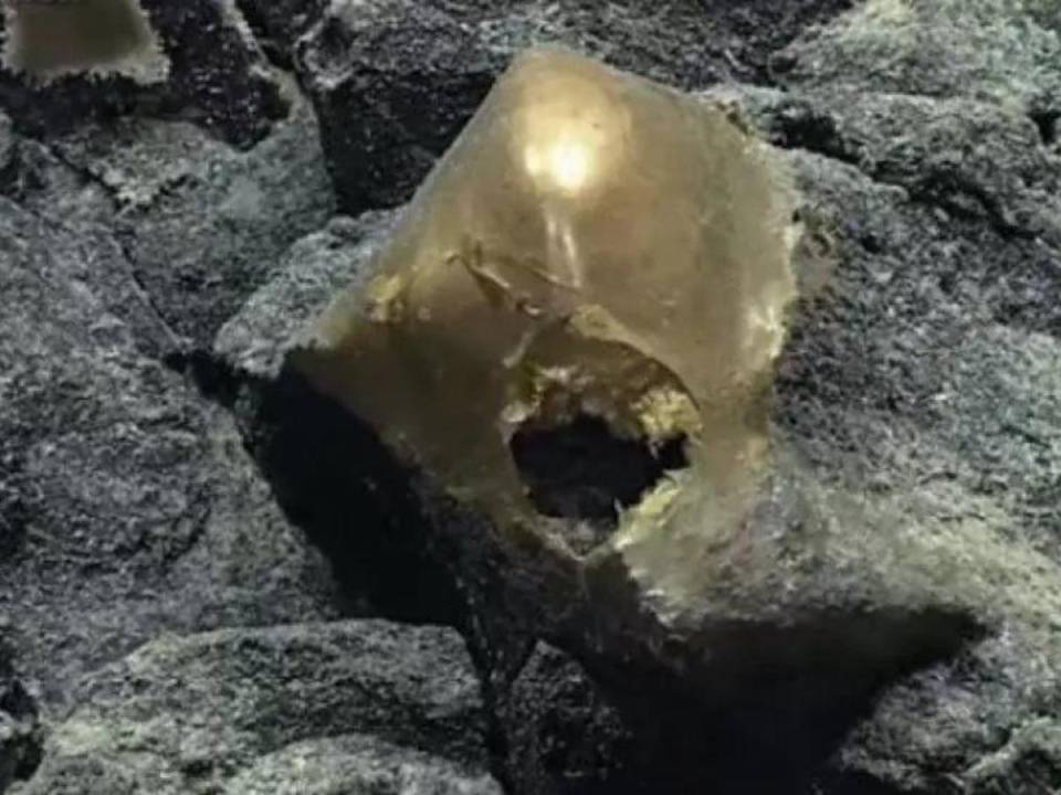 El misterioso hallazgo se encontró bajo las profundidades del mar en la costa de Alaska.