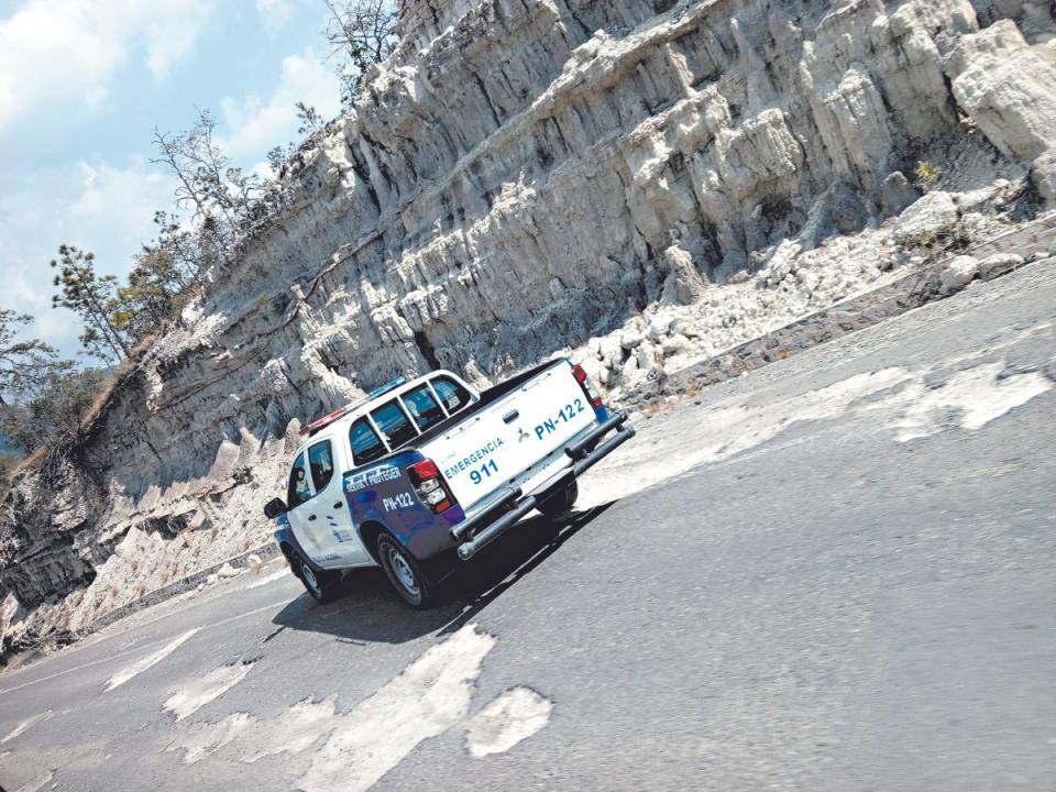 El tramo de la carretera La Esperanza-San Juan, que conduce a Gracias, Lempira, se encuentra en pésimas condiciones.