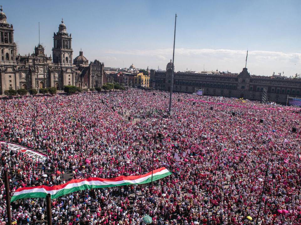 Un mar de personas llenó el Zócalo de Ciudad de México.