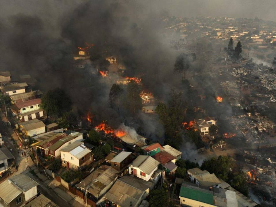 Los incendios no dan tregua en Chile; hay más de 110 muertos.