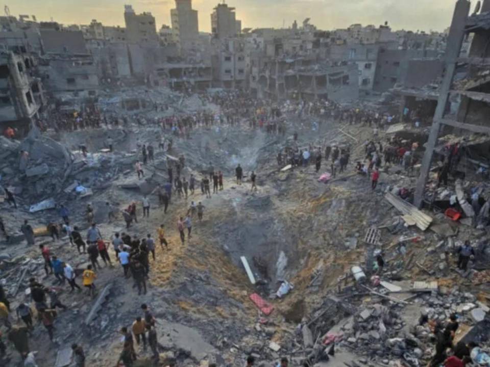 Los bombardeos israelíes han causado al menos 8,525 muertos en Gaza, 3,450 de ellos niños, según las autoridades de Hamás.