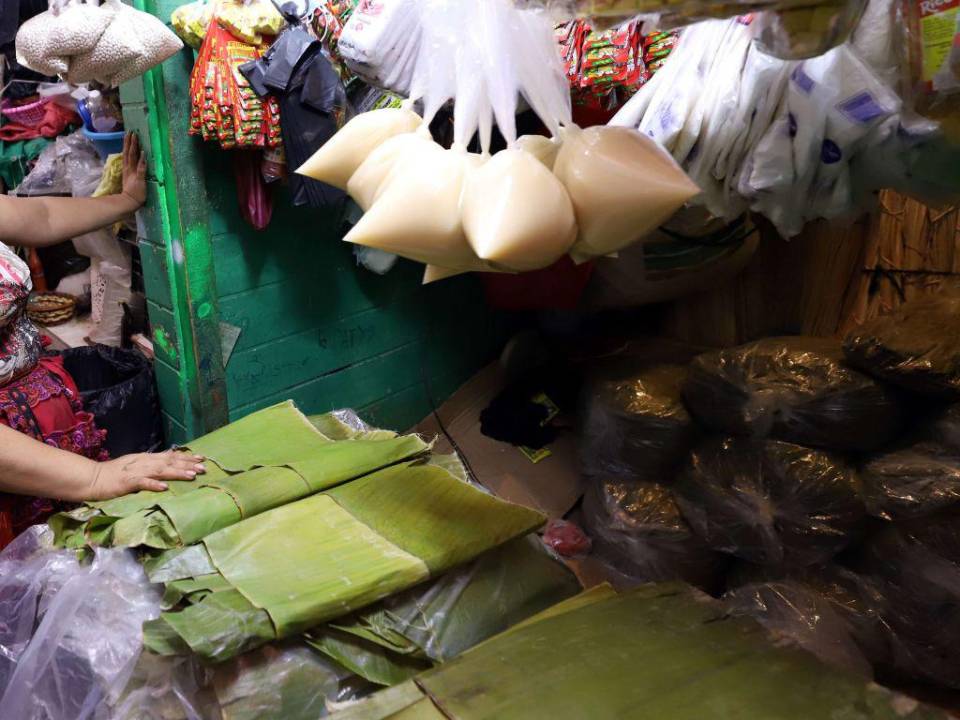 Los productos para elaborar los dos alimentos más emblemáticos del mes de diciembre -tamales y torrejas- peligran en la mesa de los capitalinos por el incremento de su valor.