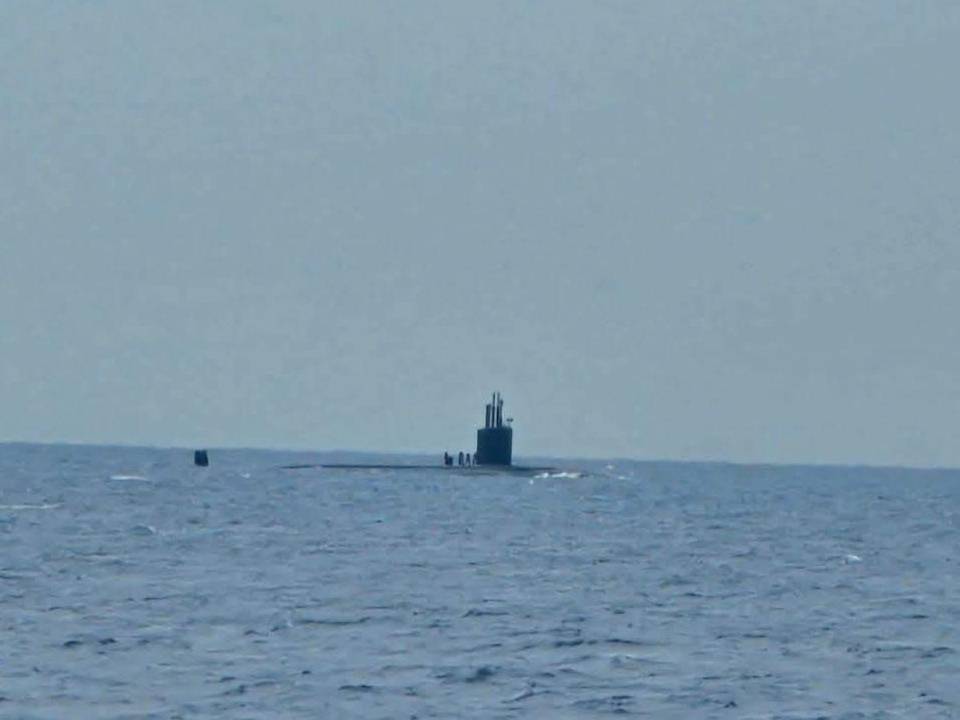El submarino fue visto este 18 de marzo por personas que se transportaban en barcos.