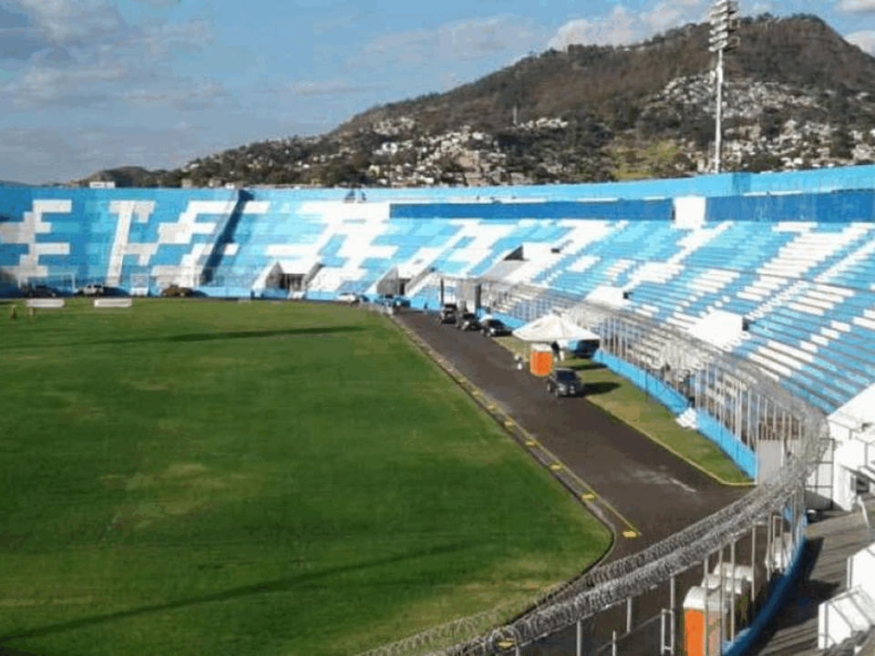 <b>Estadio Nacional Chelato Uclés </b>, localizado en Tegucigalpa, capital de Honduras.